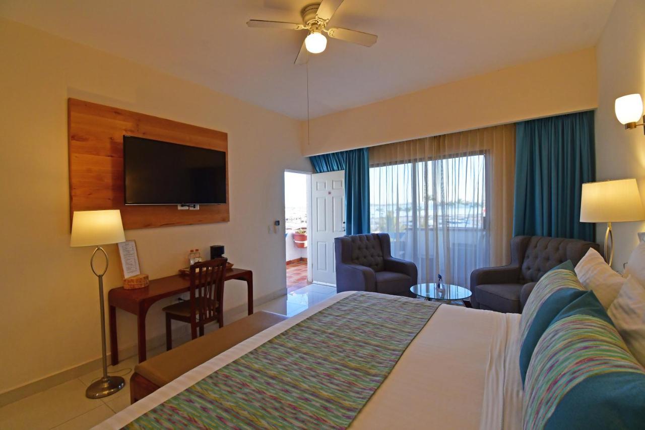 The Westmarine Waterfront Hotel ลาปาซ ภายนอก รูปภาพ