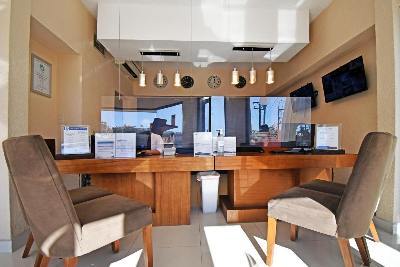 The Westmarine Waterfront Hotel ลาปาซ ภายนอก รูปภาพ