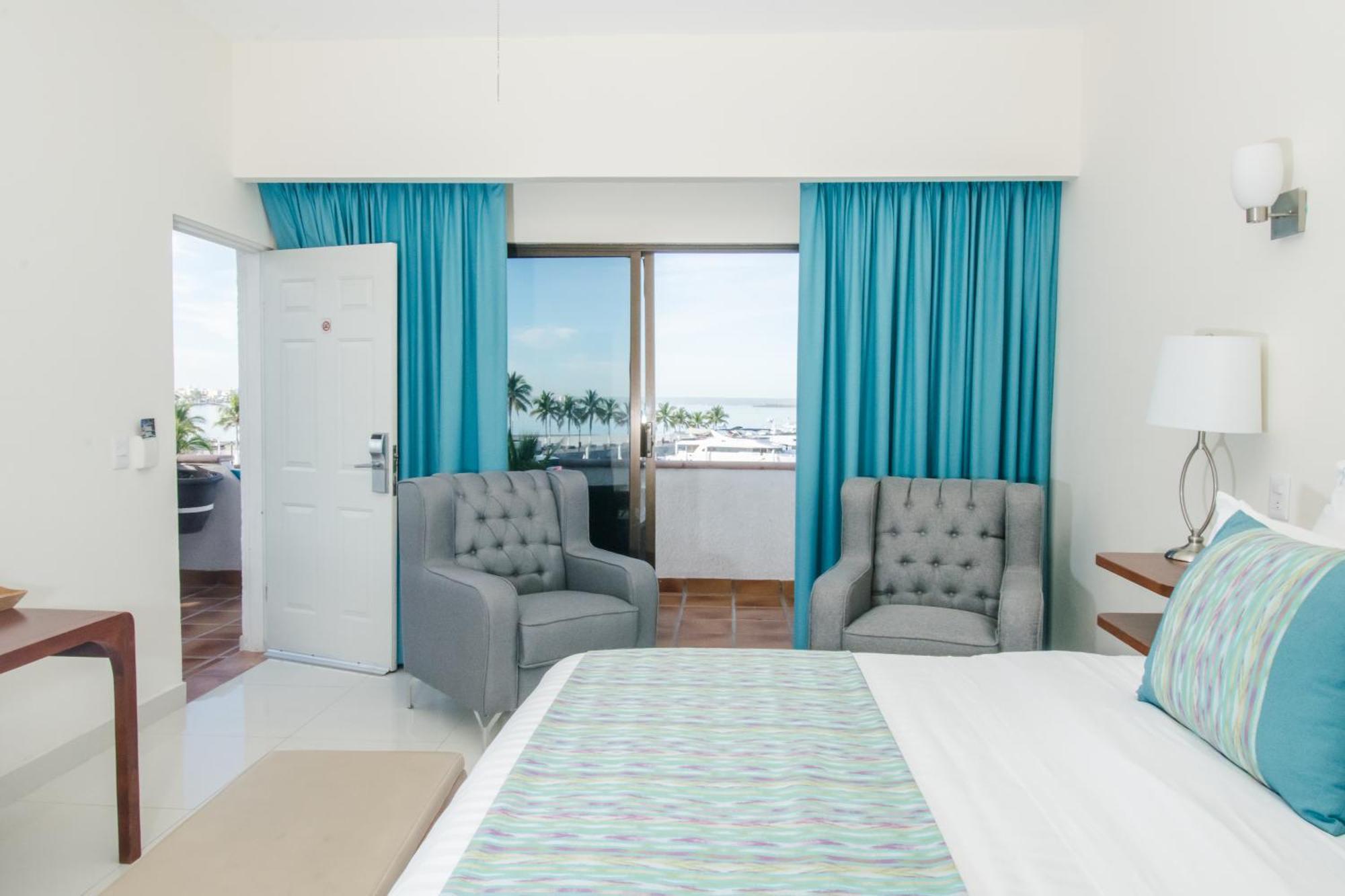 The Westmarine Waterfront Hotel ลาปาซ ภายนอก รูปภาพ