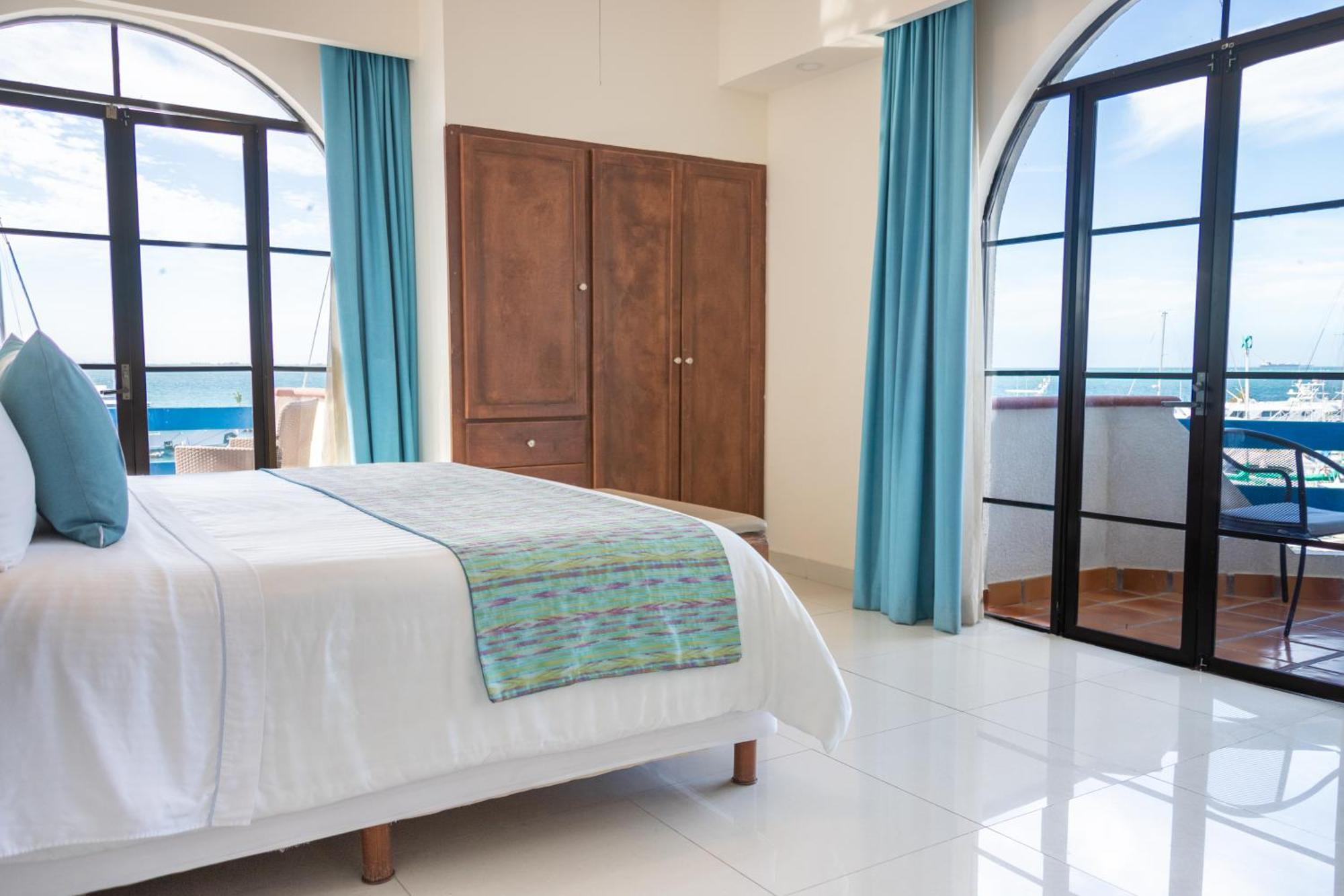 The Westmarine Waterfront Hotel ลาปาซ ภายนอก รูปภาพ
