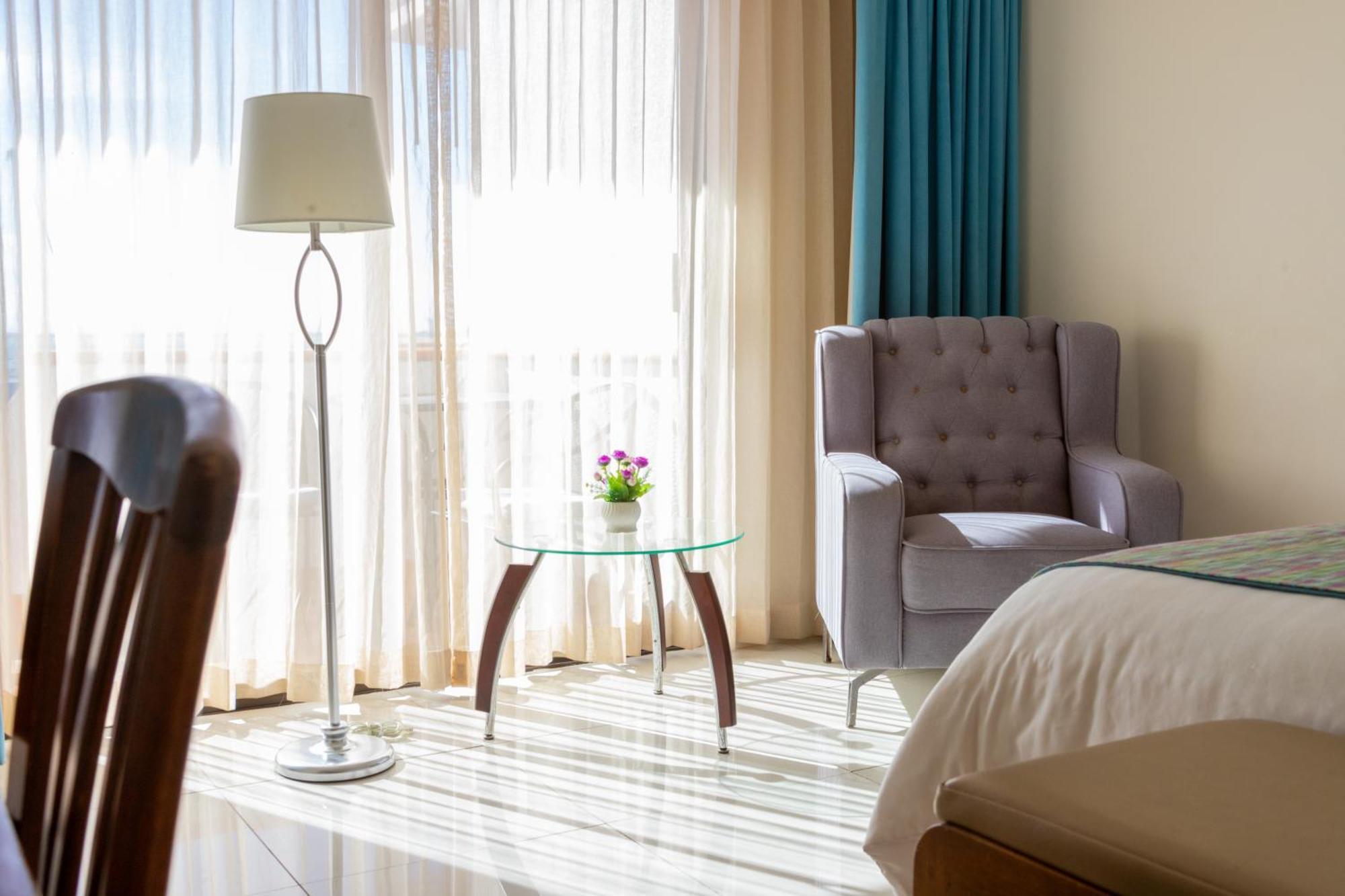 The Westmarine Waterfront Hotel ลาปาซ ภายนอก รูปภาพ