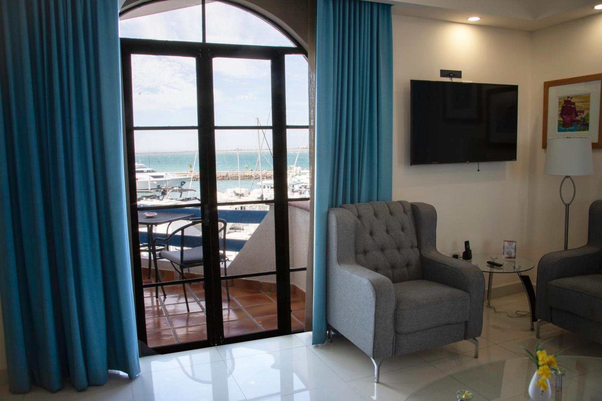 The Westmarine Waterfront Hotel ลาปาซ ภายนอก รูปภาพ