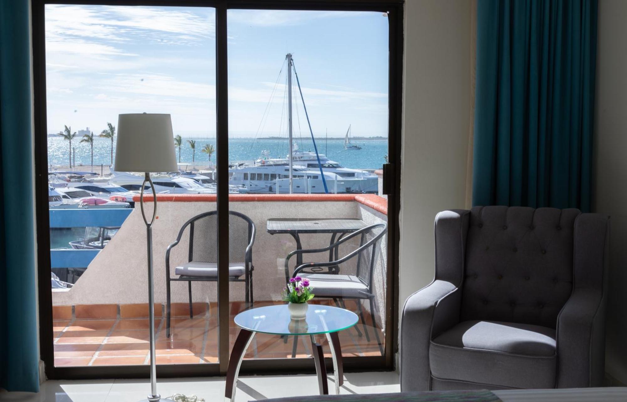 The Westmarine Waterfront Hotel ลาปาซ ภายนอก รูปภาพ