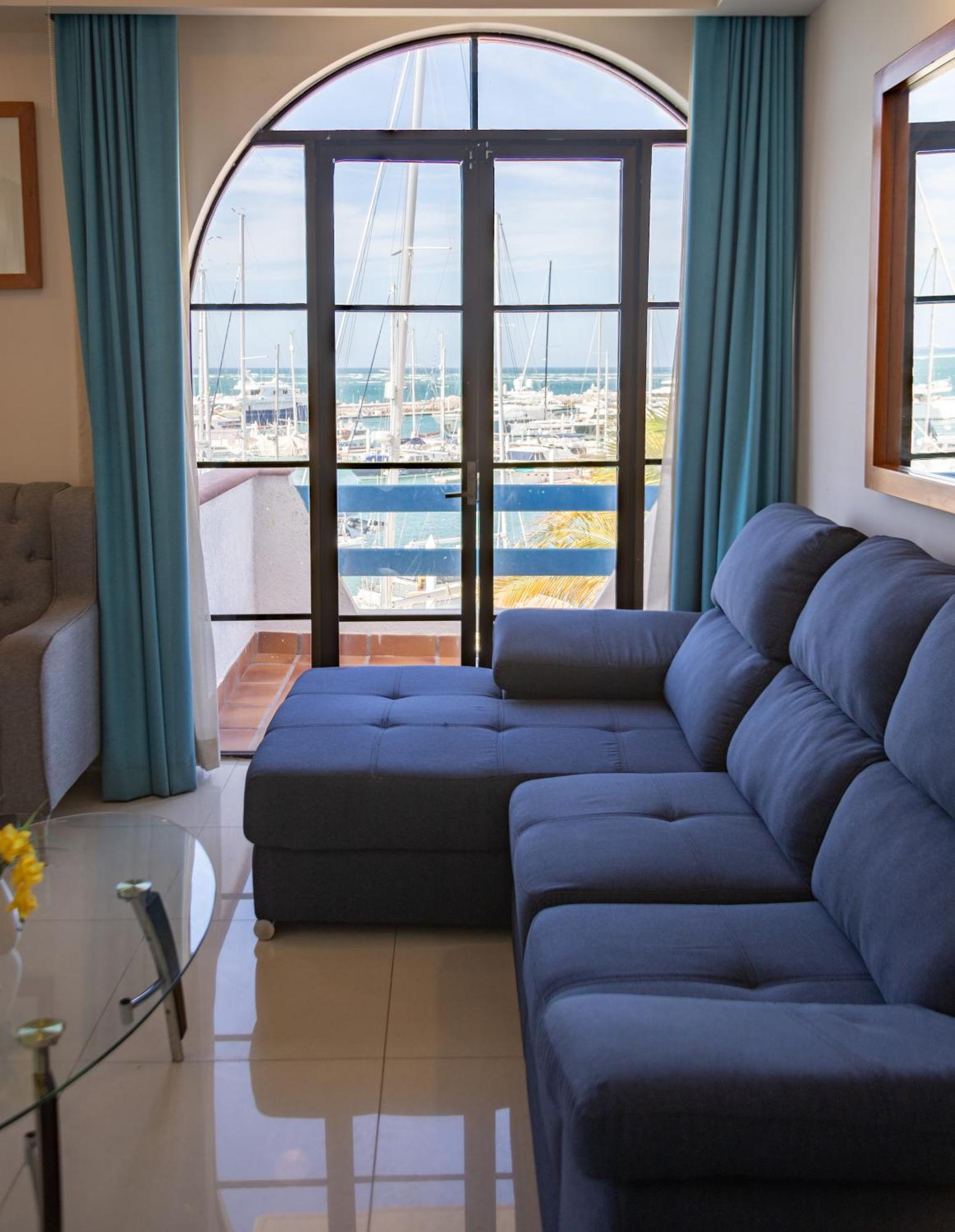 The Westmarine Waterfront Hotel ลาปาซ ภายนอก รูปภาพ